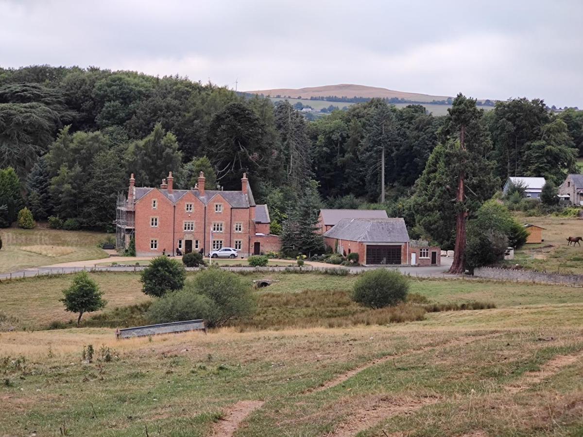 The Stables At Eriviat Hall *